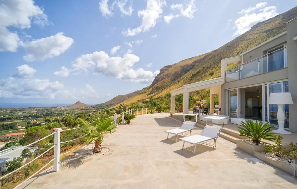 Villa Chicos With Panoramic Private Pool カステッランマーレ・デル・ゴルフォ